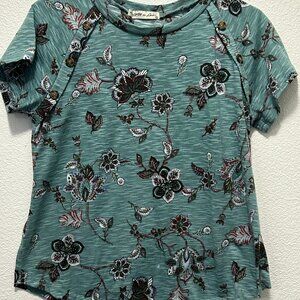 All in Love green pullover top, floral pattern, rounded hemline, petite medium